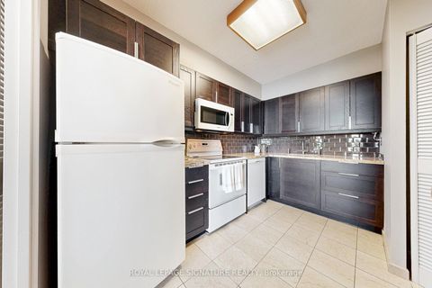 Photo 17 at 2816 - 33 Harbour Square, Waterfront Communities C1, Toronto