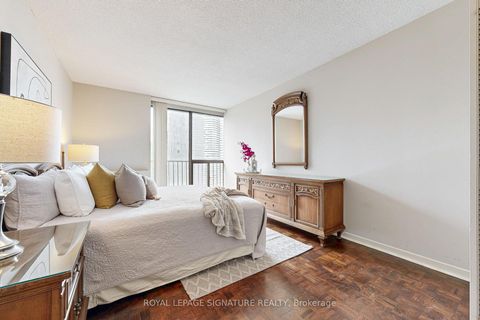 Photo 25 at 2816 - 33 Harbour Square, Waterfront Communities C1, Toronto