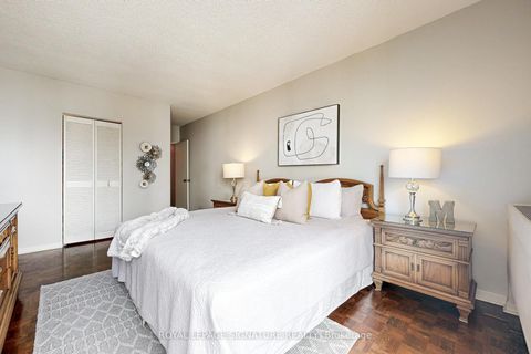 Photo 26 at 2816 - 33 Harbour Square, Waterfront Communities C1, Toronto