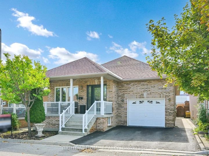 Photo 1 at 14 - 9 Amalfi Court, West Woodbridge, Vaughan