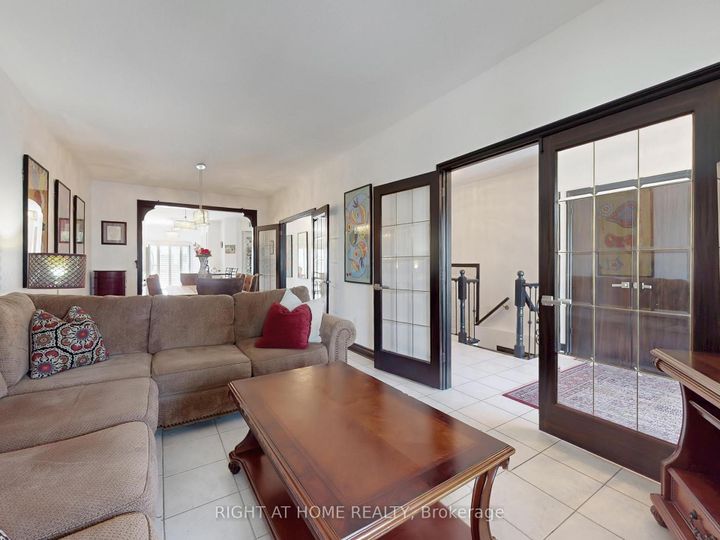 Photo 7 at 14 - 9 Amalfi Court, West Woodbridge, Vaughan