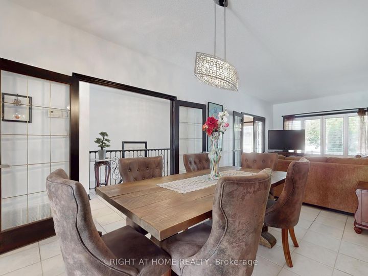 Photo 11 at 14 - 9 Amalfi Court, West Woodbridge, Vaughan