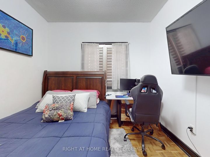 Photo 25 at 14 - 9 Amalfi Court, West Woodbridge, Vaughan