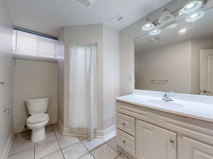 Photo 36 at 14 - 9 Amalfi Court, West Woodbridge, Vaughan