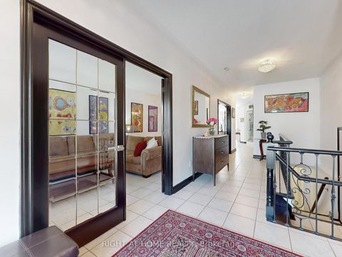 Photo 4 at 14 - 9 Amalfi Court, West Woodbridge, Vaughan