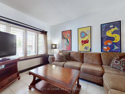 Photo 5 at 14 - 9 Amalfi Court, West Woodbridge, Vaughan