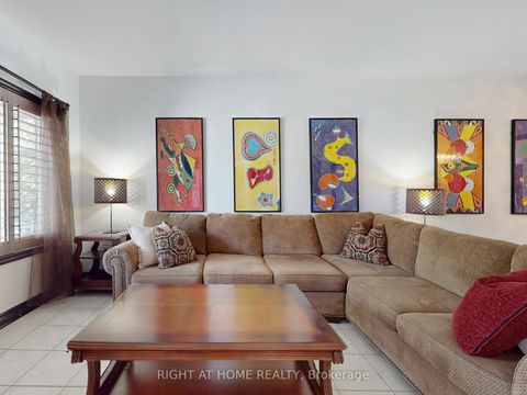 Photo 6 at 14 - 9 Amalfi Court, West Woodbridge, Vaughan