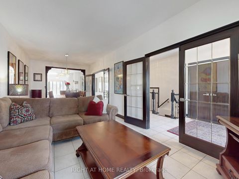 Photo 7 at 14 - 9 Amalfi Court, West Woodbridge, Vaughan