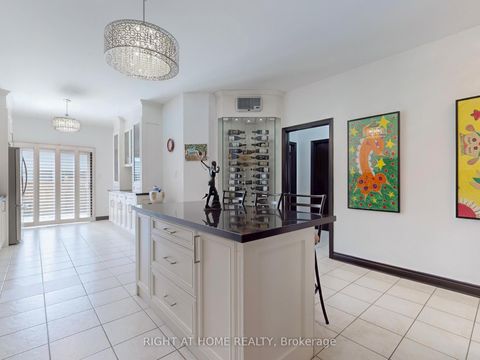 Photo 12 at 14 - 9 Amalfi Court, West Woodbridge, Vaughan