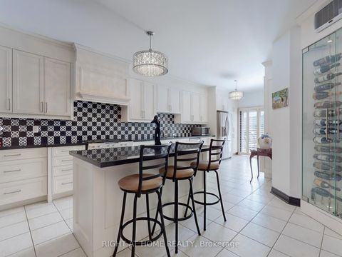 Photo 13 at 14 - 9 Amalfi Court, West Woodbridge, Vaughan