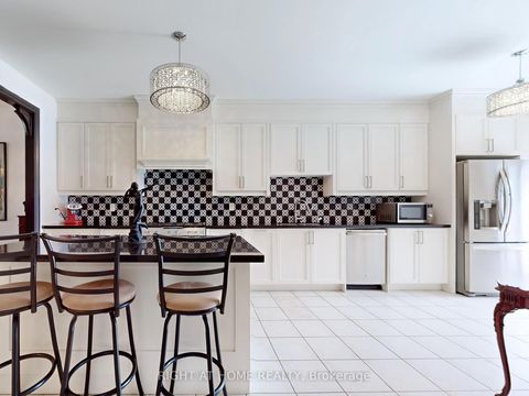 Photo 14 at 14 - 9 Amalfi Court, West Woodbridge, Vaughan
