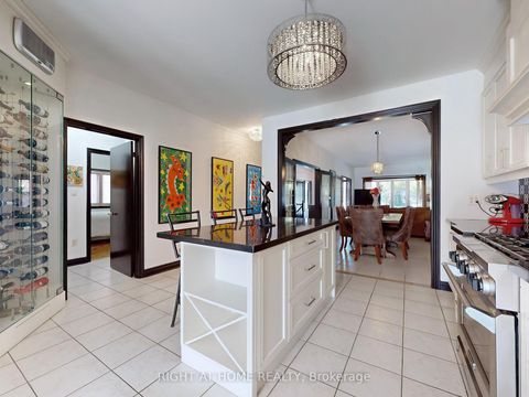 Photo 15 at 14 - 9 Amalfi Court, West Woodbridge, Vaughan