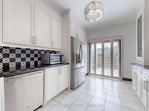 Photo 17 at 14 - 9 Amalfi Court, West Woodbridge, Vaughan