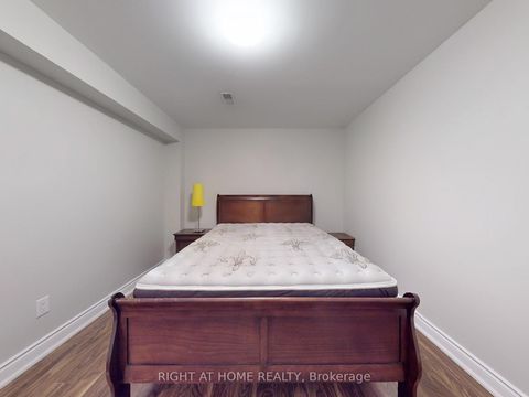 Photo 33 at 14 - 9 Amalfi Court, West Woodbridge, Vaughan