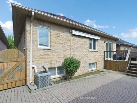 Photo 38 at 14 - 9 Amalfi Court, West Woodbridge, Vaughan