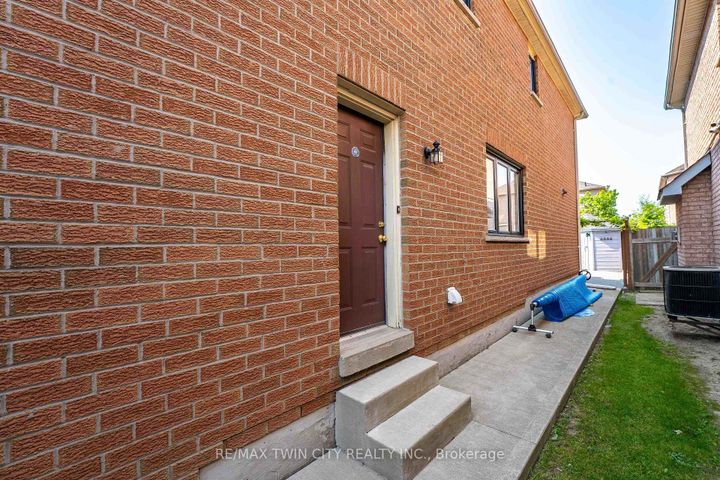 Photo 4 at 670 Peter Robertson Boulevard, Wellington, Brampton