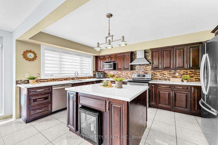 Photo 10 at 670 Peter Robertson Boulevard, Wellington, Brampton