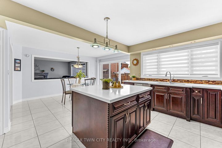 Photo 11 at 670 Peter Robertson Boulevard, Wellington, Brampton