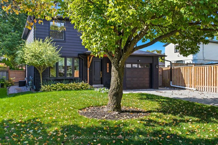 Photo 1 at 182 Talbot Crescent, Central Newmarket, Newmarket