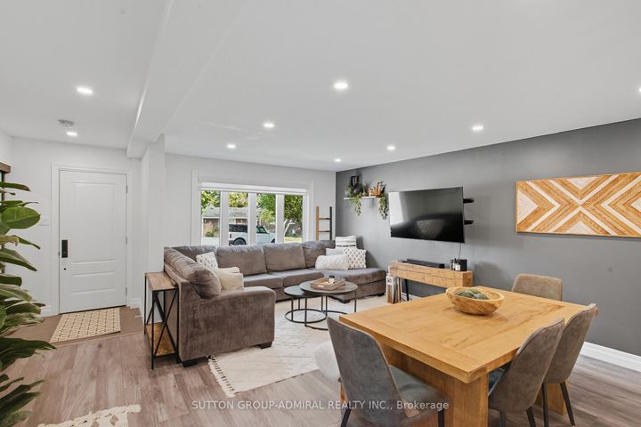 Photo 5 at 182 Talbot Crescent, Central Newmarket, Newmarket