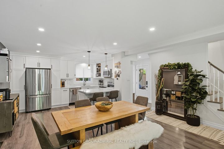 Photo 6 at 182 Talbot Crescent, Central Newmarket, Newmarket