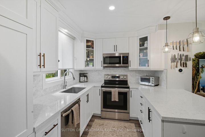 Photo 8 at 182 Talbot Crescent, Central Newmarket, Newmarket