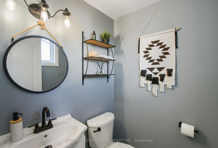 Photo 11 at 182 Talbot Crescent, Central Newmarket, Newmarket