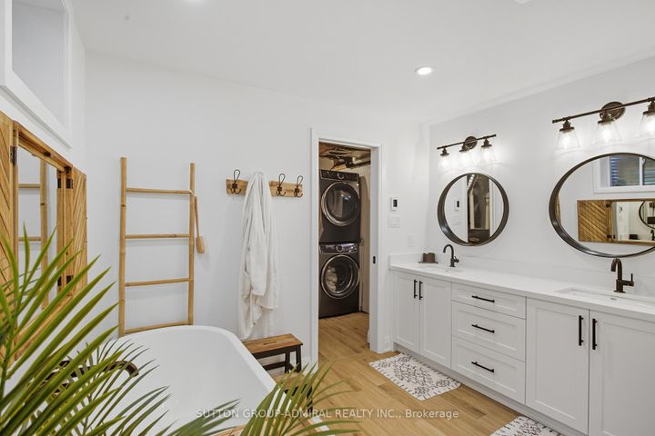 Photo 25 at 182 Talbot Crescent, Central Newmarket, Newmarket