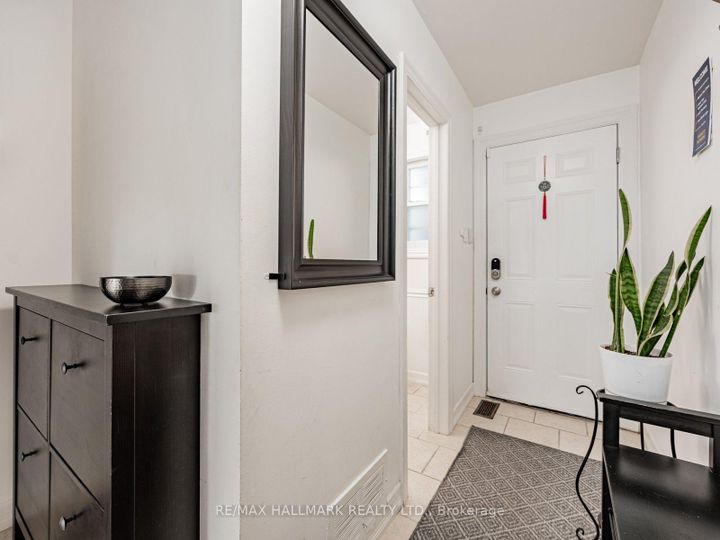 Photo 1 at 119 Wild Briar Way, Bayview Village, Toronto