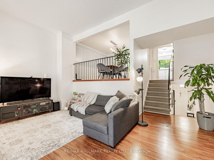 Photo 2 at 119 Wild Briar Way, Bayview Village, Toronto