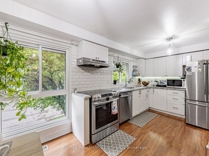 Photo 7 at 119 Wild Briar Way, Bayview Village, Toronto
