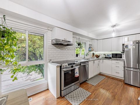 Photo 7 at 119 Wild Briar Way, Bayview Village, Toronto