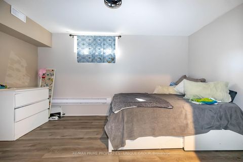 Photo 14 at 40 Jeavons Avenue, Birchmount, Toronto