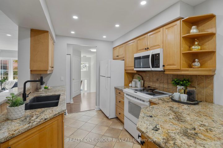 Photo 7 at 803 - 1400 The Esplanade Drive N, Town Centre, Pickering