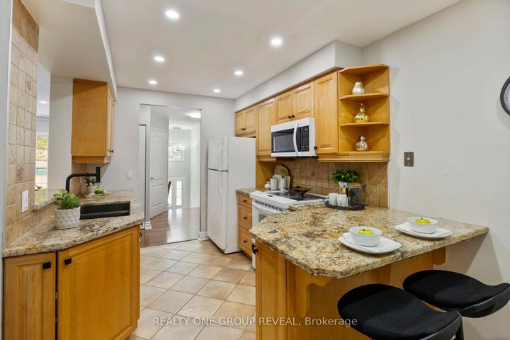 Photo 8 at 803 - 1400 The Esplanade Drive N, Town Centre, Pickering