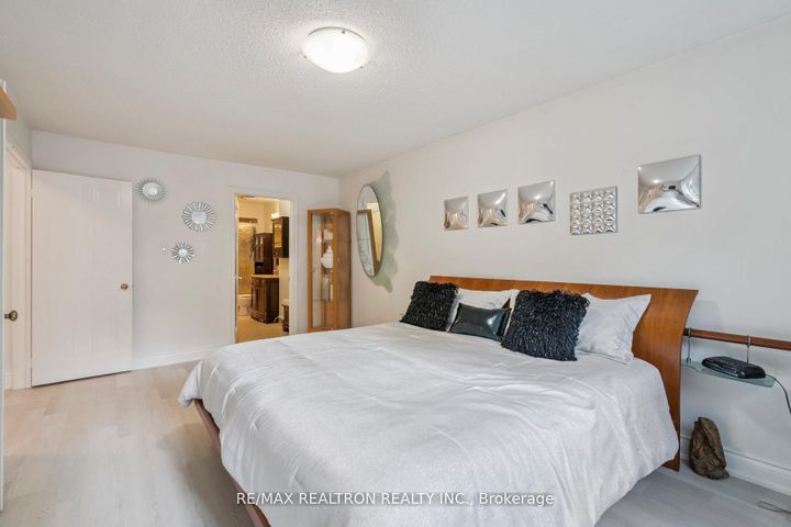 Photo 26 at 117 Glen Crescent, Uplands, Vaughan