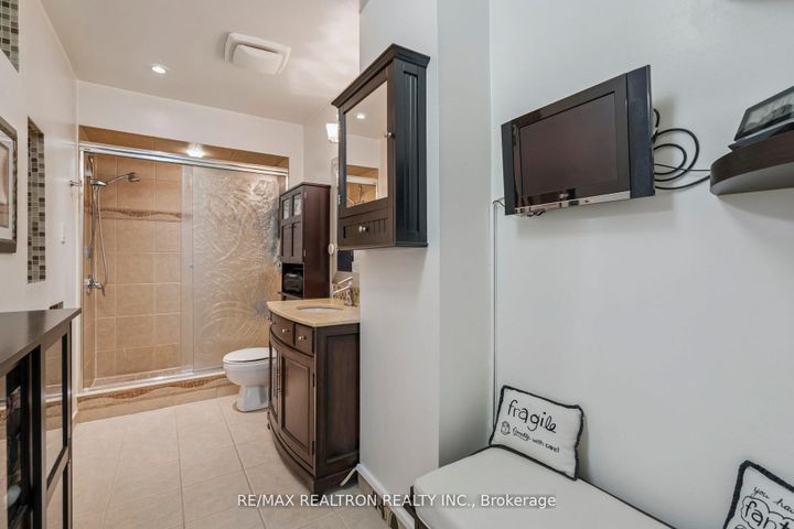 Photo 27 at 117 Glen Crescent, Uplands, Vaughan