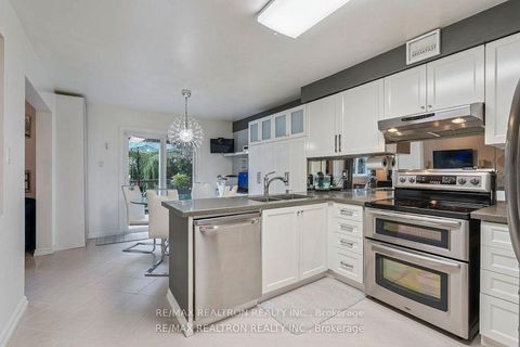 Photo 7 at 117 Glen Crescent, Uplands, Vaughan