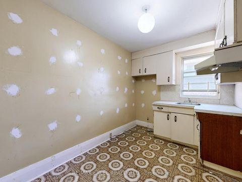 Photo 18 at 449 Christie Street, Wychwood, Toronto