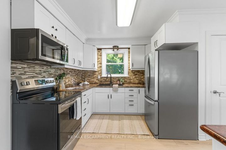 Photo 7 at 11 Beland Court, Glenview, Hamilton