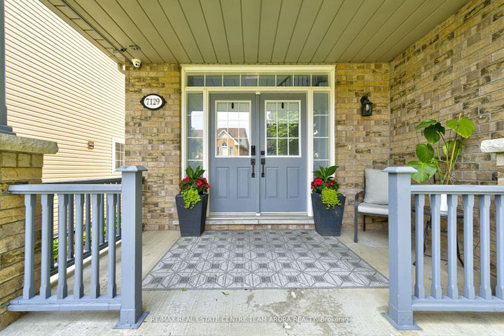 Photo 2 at 7129 Gillespie Lane, Meadowvale Village, Mississauga