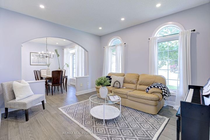Photo 5 at 7129 Gillespie Lane, Meadowvale Village, Mississauga