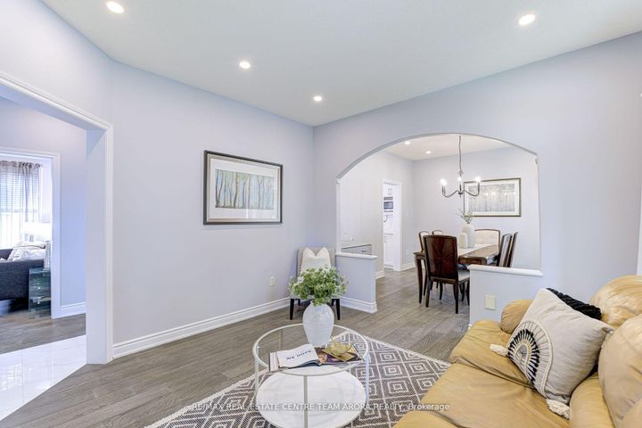 Photo 6 at 7129 Gillespie Lane, Meadowvale Village, Mississauga