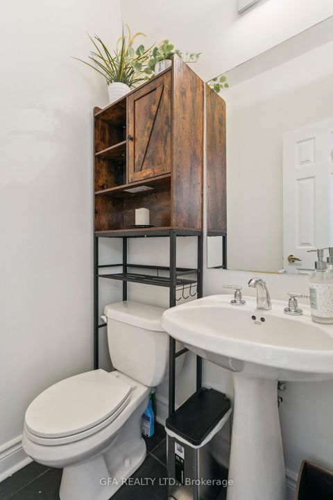Photo 11 at 423 Manor Road E, Mount Pleasant East, Toronto