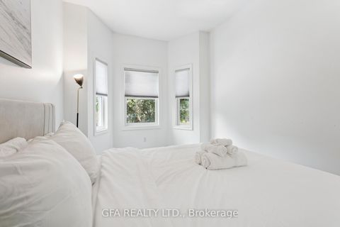 Photo 13 at 423 Manor Road E, Mount Pleasant East, Toronto