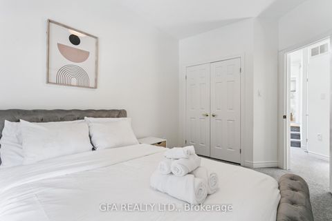 Photo 16 at 423 Manor Road E, Mount Pleasant East, Toronto