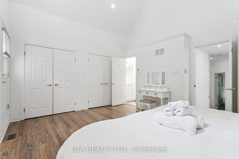 Photo 20 at 423 Manor Road E, Mount Pleasant East, Toronto