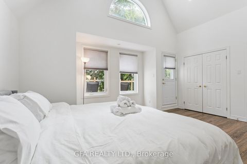 Photo 21 at 423 Manor Road E, Mount Pleasant East, Toronto