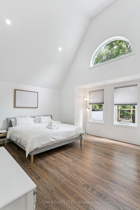 Photo 22 at 423 Manor Road E, Mount Pleasant East, Toronto