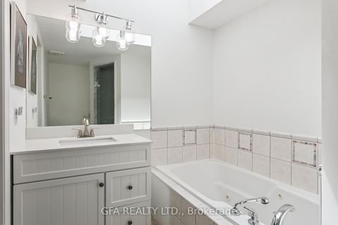 Photo 23 at 423 Manor Road E, Mount Pleasant East, Toronto